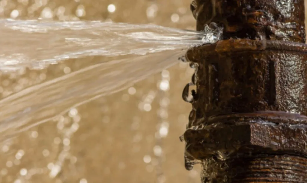 Réparation de fuite d'eau sur tuyau